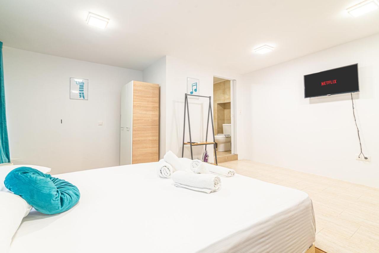 New Loft In The Heart Of City Center Ираклион Экстерьер фото