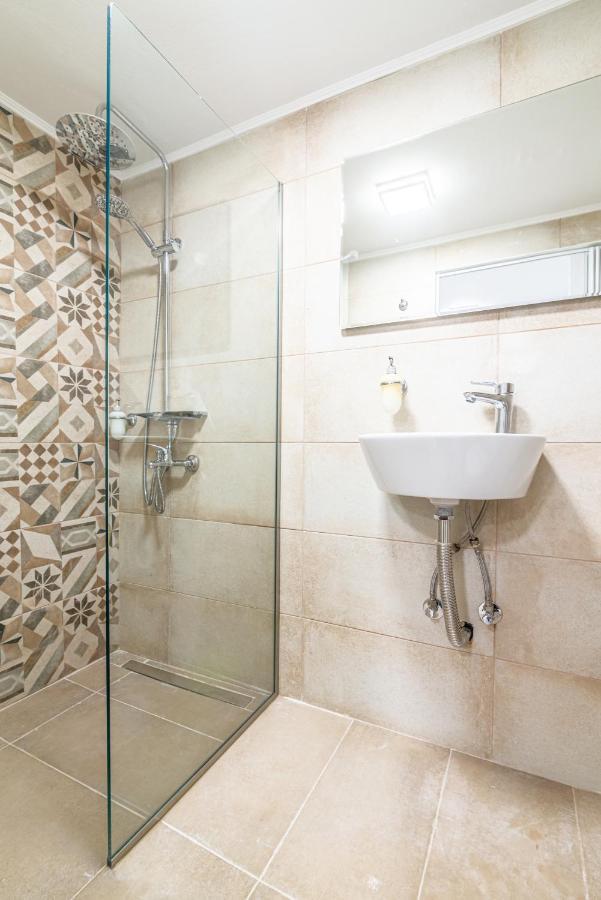 New Loft In The Heart Of City Center Ираклион Экстерьер фото